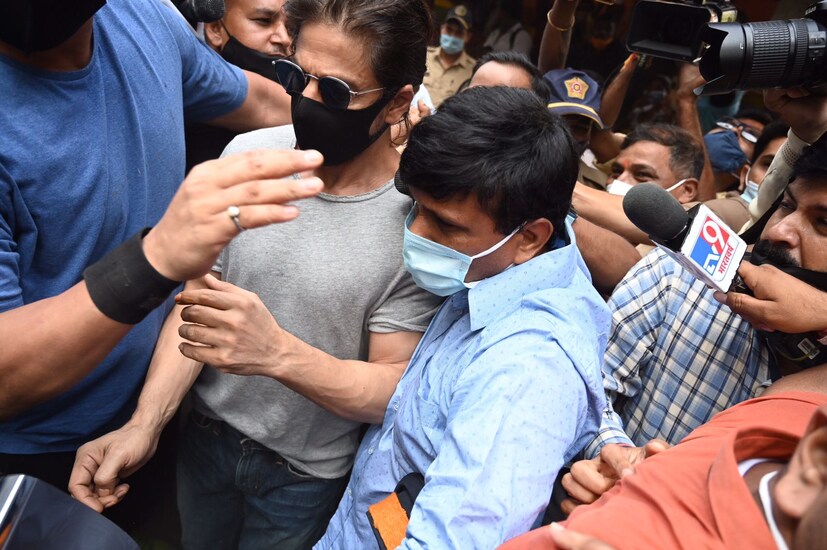 *গত ৩ অক্টোবর মুম্বই উপকূলের কাছের একটি প্রমোদতরী থেকে আরিয়ান খান-সহ  (Aryan Khan) বেশ কয়েকজনকে মাদক সেবনের অভিযোগে গ্রেফতার করে এনসিবি৷ 