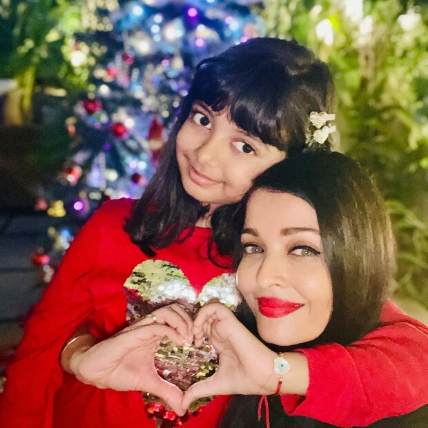 অভিষেক ও ঐশ্বর্যর মেয়ে আরাধ্যাও সম্প্রতি জনপ্রিয় মা-মেয়ে জুটিতে নাম লিখিয়েছে।