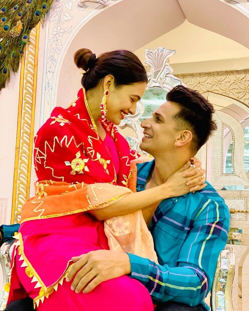 যুবিকা চৌধুরি ও পরেছেন পিঙ্ক সালোয়ার কামিজ। 