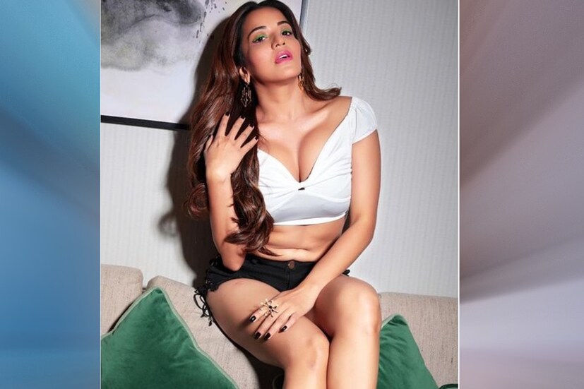 মোনালিসার এই বোল্ড ছবিতে ৫৯ হাজারেরও বেশি লাইক পড়েছে ৷ ছবিতে মোনালিসার লুক নিয়ে ভক্তরা প্রশংসা করেছেন ৷ যেন আলোচনার কেন্দ্রবিন্দুতে মোনালিসা ৷ (Image Credit- @ instagram Asli Monalisa) ৷