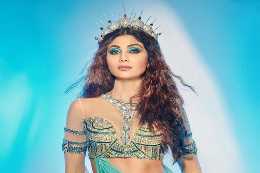 শিল্পা শেট্টি বলিউডের জনপ্রিয় অভিনেত্রী। বহুদিন ধরে বলিউডে চুটিয়ে কাজ করছেন তিনি। তাঁর সময়কালের অনেক অভিনেত্রীঈ কাজ ছেড়েছেন। তবে শিল্পা কিন্তু সেই দলে পড়েন না। 
