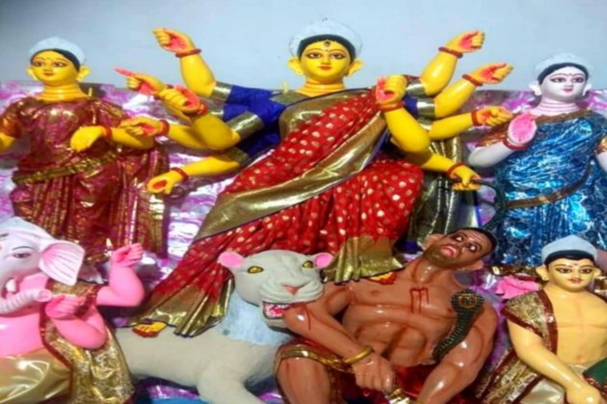 Durga Puja 2021 | Traditional Puja: ২৮৮ বছরের পুরনো ঐতিহ্যের পুজো বেনীপুরের বসু পরিবারে, এখনও একই উচ্ছ্বাস গ্রামে...