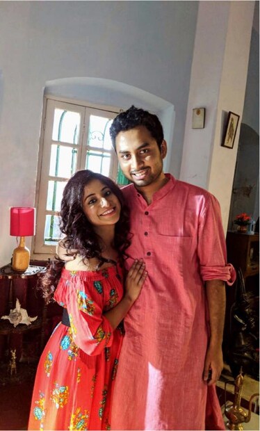 *তারকাদের বিয়েতে কিছু না কিছু চমক থাকে৷ তবে মেখ্লা এখানে এককদম এগিয়ে৷ বিয়ের কার্ড এবং অতিথি আমন্ত্রণেই তিনি রেখেছেন চমক! যার মধ্যে অবশ্য থাকছে অত্যন্ত আন্তরিক ছোঁয়া!