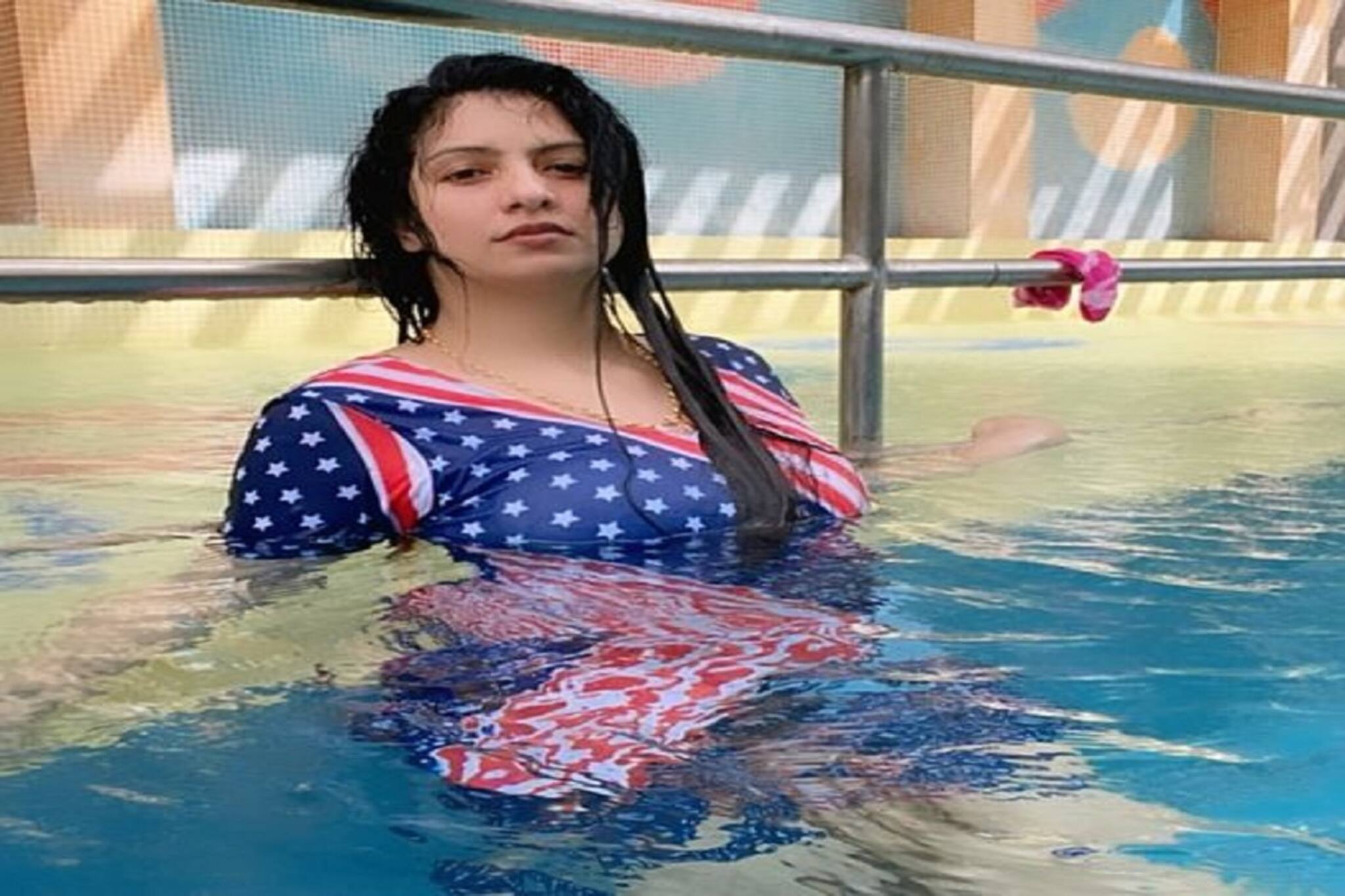 Hasin Jahan: কখনও পুলে শরীর ডুবিয়ে, কখনও আবার পুলের ধারে লাস্যময়ী, Viral সব Photos