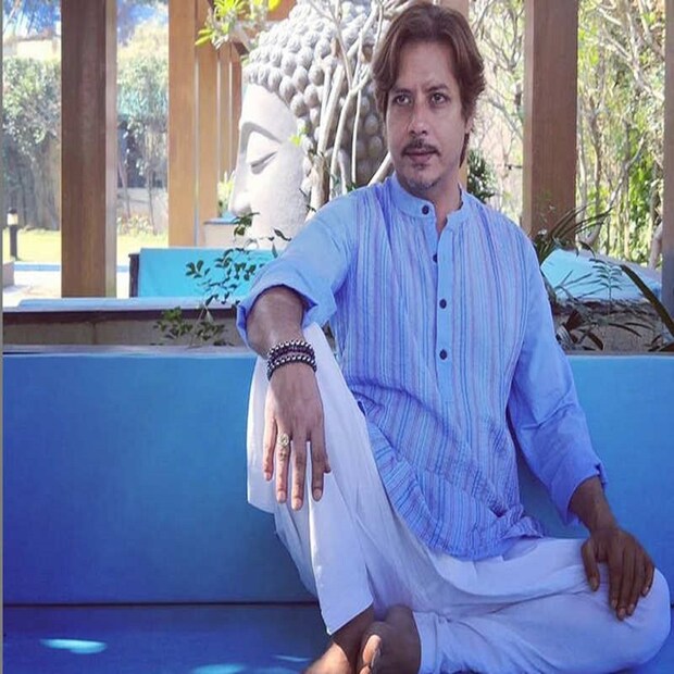 অমিত মিস্ত্রি (Amit Mistry)-- টেলিভিশন, থিয়েটার, ওয়েব সিরিজ ও ছবি-- সব জায়গাতেই দারুণ অভিনয়ের জোরে জায়গা করে নিয়েছিলেন অমিত মিস্ত্রি। এ বছরের শুরুতেই মাত্র ৪৭ বছর বয়সে হৃদরোগে আক্রান্ত হয়ে প্রয়াত হন অমিত। 
