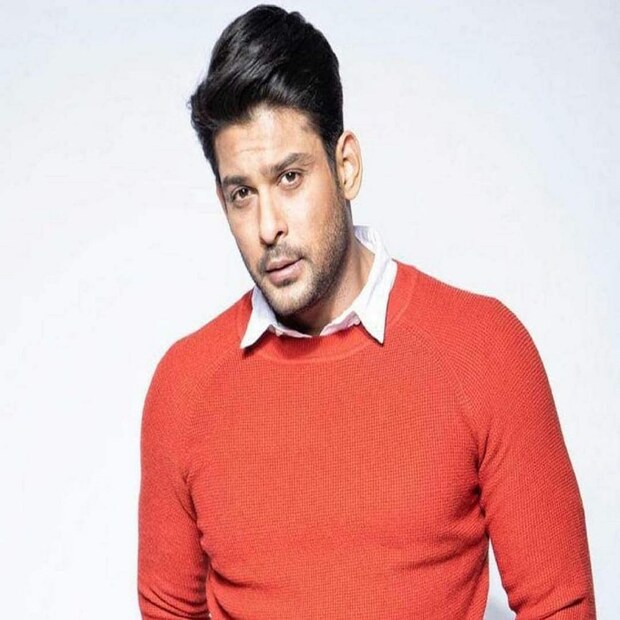 সিদ্ধার্থ শুক্লা (Sidharth Shukla)-- অভিনয় জীবনের একেবারে শিখরে থাকাকালীনই মাত্র ৪০ বছর বয়সে চলে গেলেন সিদ্ধার্থ শুক্লা। হৃদরোগে আক্রান্ত হয়ে গত ২ সেপ্টেম্বর ২০২১-এ মারা যান সিদ্ধার্থ। 