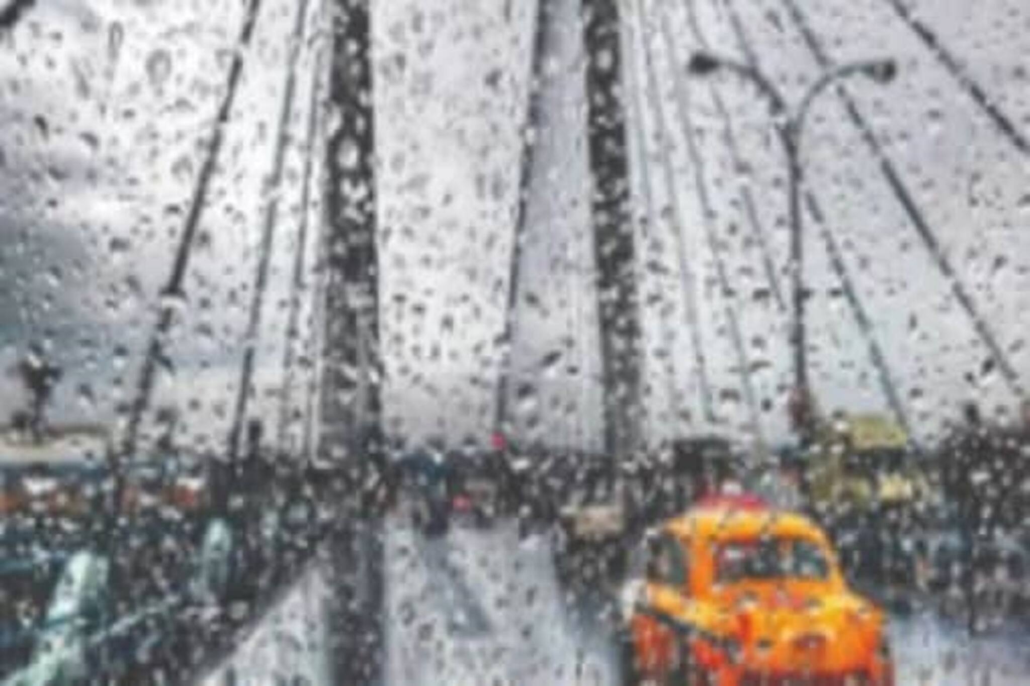 পূর্বাভাস মতো অষ্টমীর রাত থেকেই শুরু বিক্ষিপ্ত বৃষ্টি ! নবমী থেকেই ভাসবে বঙ্গ