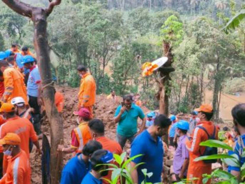 রাজ্য সরকারের তরফে বিভিন্ন এলাকায় ধ্বংসস্তূপ সরিয়ে মৃতদেহ উদ্ধারের কাজ চালানো হচ্ছে। একই সঙ্গে জোরকদমে দুর্গতদের সরিয়ে নিয়ে যাওয়া হচ্ছে নিরাপদ স্থানে। বিশেষ করে কোট্টায়াম ও ইদুক্কির বহু এলাকা বন্যার জলে একেবারে মুছে গিয়েছে বলে জানা গিয়েছে। 