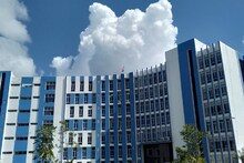 ভেঙে পড়া মহিষাদল রাজবাড়ি পরিদর্শনে জেলাশাসক