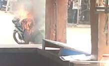 চলন্ত মোটর বাইকে আগুন থেকে জেলার বন্যা পরিস্থিতি ! দেখুন সেরা আট খবর চলন্ত মোটর বাইকে আগুন থেকে জেলার বন্যা পরিস্থিতি ! দেখুন সেরা আট খবর