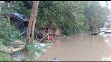 নদীর জল গ্রামে প্রবেশ করাতে দুশ্চিন্তায় এলাকাবাসী নদীর জল গ্রামে প্রবেশ করাতে দুশ্চিন্তায় এলাকাবাসী