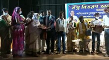 দুর্গোৎসবের আগে নতুন বস্ত্র বিতরণ হল পূর্ব বর্ধমানে দুর্গোৎসবের আগে নতুন বস্ত্র বিতরণ হল পূর্ব বর্ধমানে