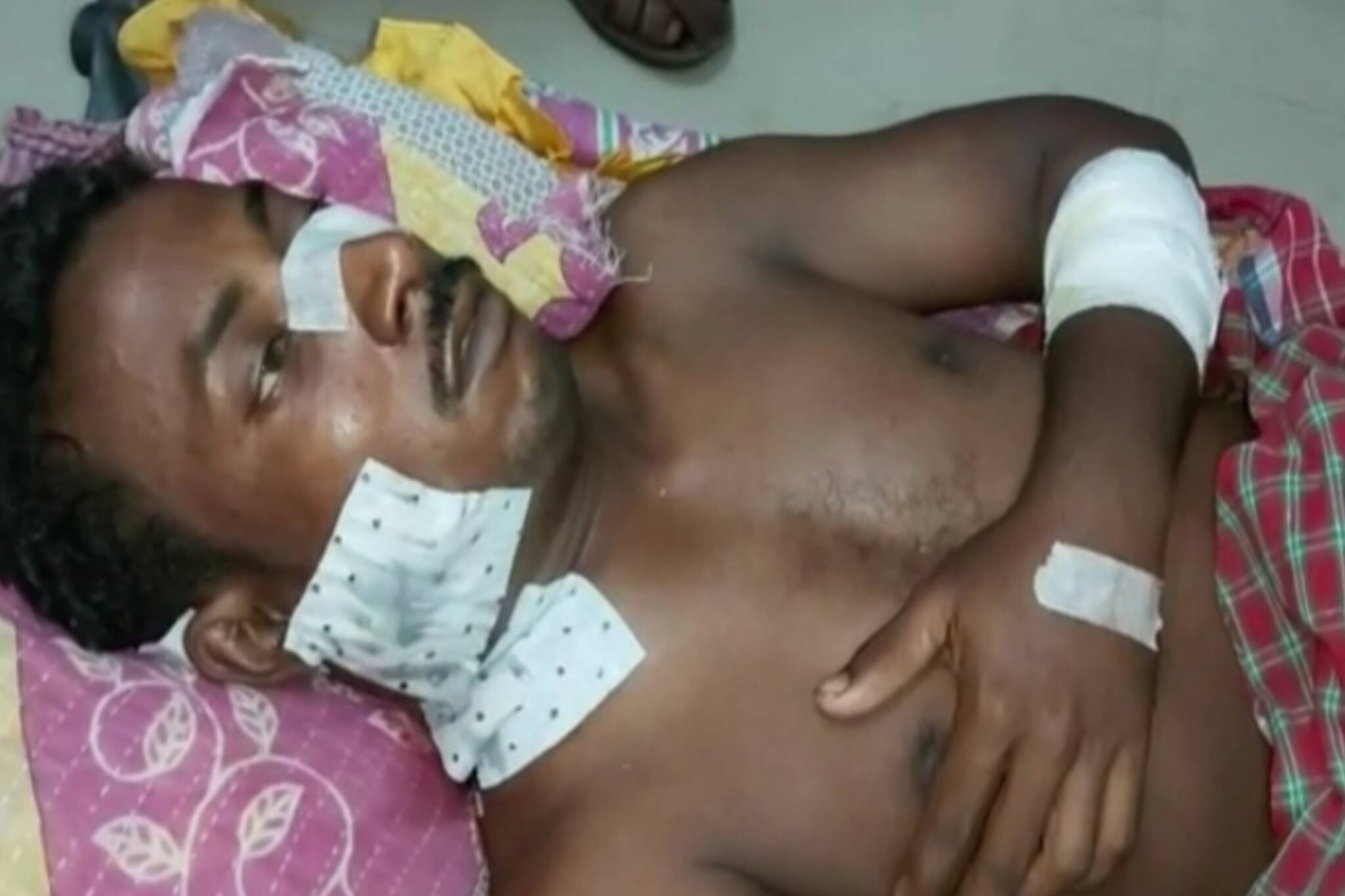 সুন্দরবনে বাঘের আক্রমণের মুখে মৎস্যজীবী