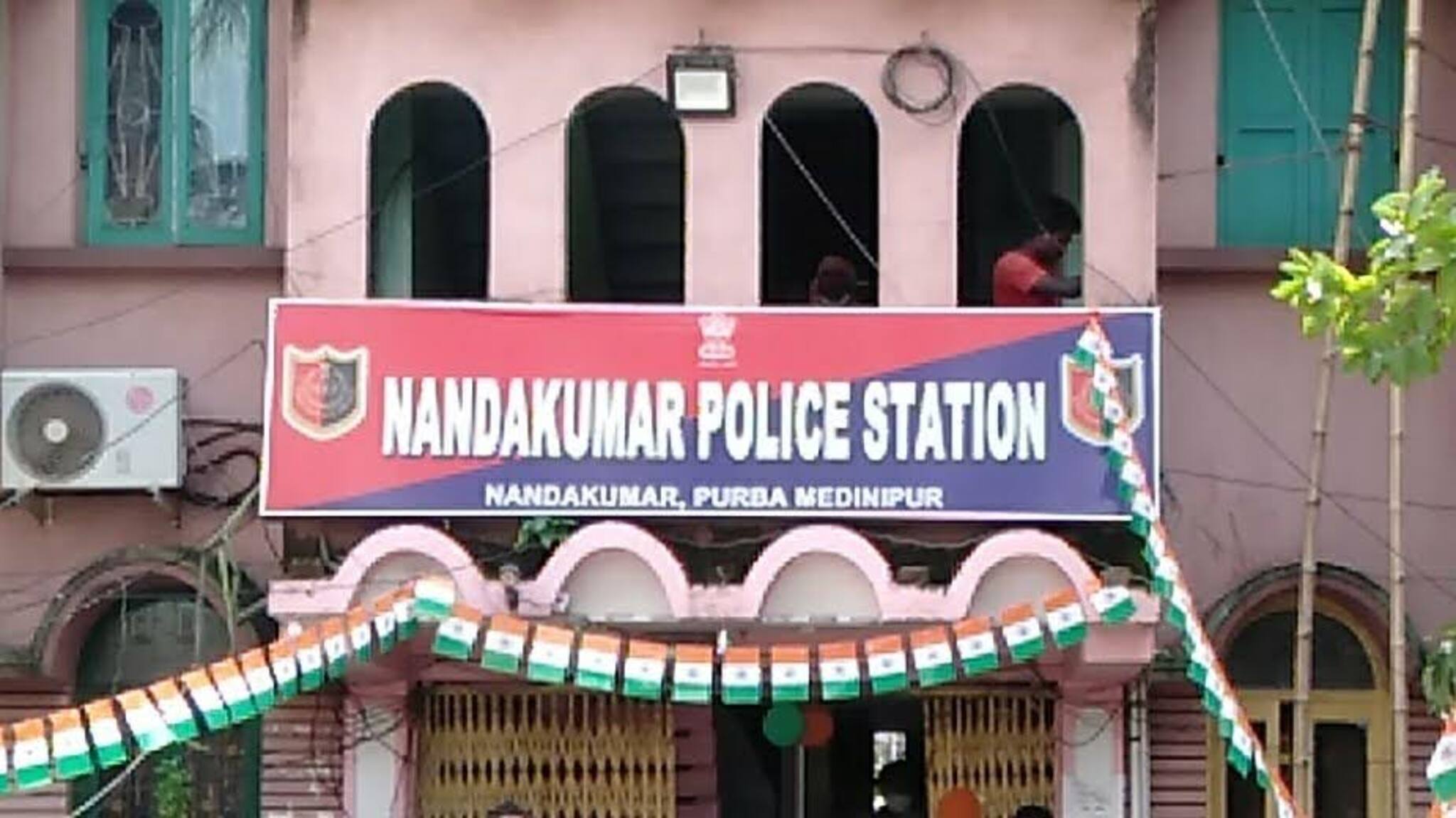 কর্মরত অবস্থায় বড়সড় দুর্ঘটনার কবলে দুই সিভিক ভলেন্টিয়ার