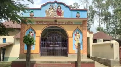 বীরভূমের মহঃ বাজারের ১৮ পুতুলের দুর্গা