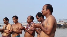 পিতৃপক্ষের অবসান, জেলাজুড়ে তর্পনের নানা ছবি, শ্রদ্ধা পূর্বপুরুষদের পিতৃপক্ষের অবসান, জেলাজুড়ে তর্পনের নানা ছবি, শ্রদ্ধা পূর্বপুরুষদের