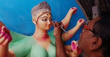 মহালয়ার চক্ষুদানে ব্যস্ততার ছবি জলপাইগুড়ির পালপাড়ায় মহালয়ার চক্ষুদানে ব্যস্ততার ছবি জলপাইগুড়ির পালপাড়ায়