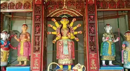 সোনাঝুড়ির হিরালিনি দুর্গোৎসব, মায়ের হাতে নেই অস্ত্র, বাঙালি ও আদিবাসীদের মিলনক্ষ