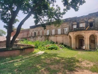 সাতমহলা কালিকাপুর রাজবাড়ীর প্রবেশদ্বার।