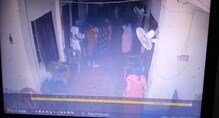 বৃদ্ধাশ্রমের আবাসিকদের মারধরের অভিযোগ বাড়ি মালিকের বিরুদ্ধে, রইল সিসিটিভি ফুটেজ বৃদ্ধাশ্রমের আবাসিকদের মারধরের অভিযোগ বাড়ি মালিকের বিরুদ্ধে, রইল সিসিটিভি ফুটেজ