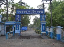 পুজোয় নদীবক্ষে হরিণের সাথে সময় কাটাতে চান? ঘুরে আসুন হাওড়ার গড়চুমুক