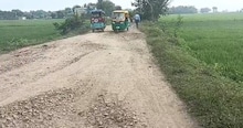 বেহাল রাস্তা, দ্রুত রাস্তা মেরামতের দাবি স্থানীয়দের