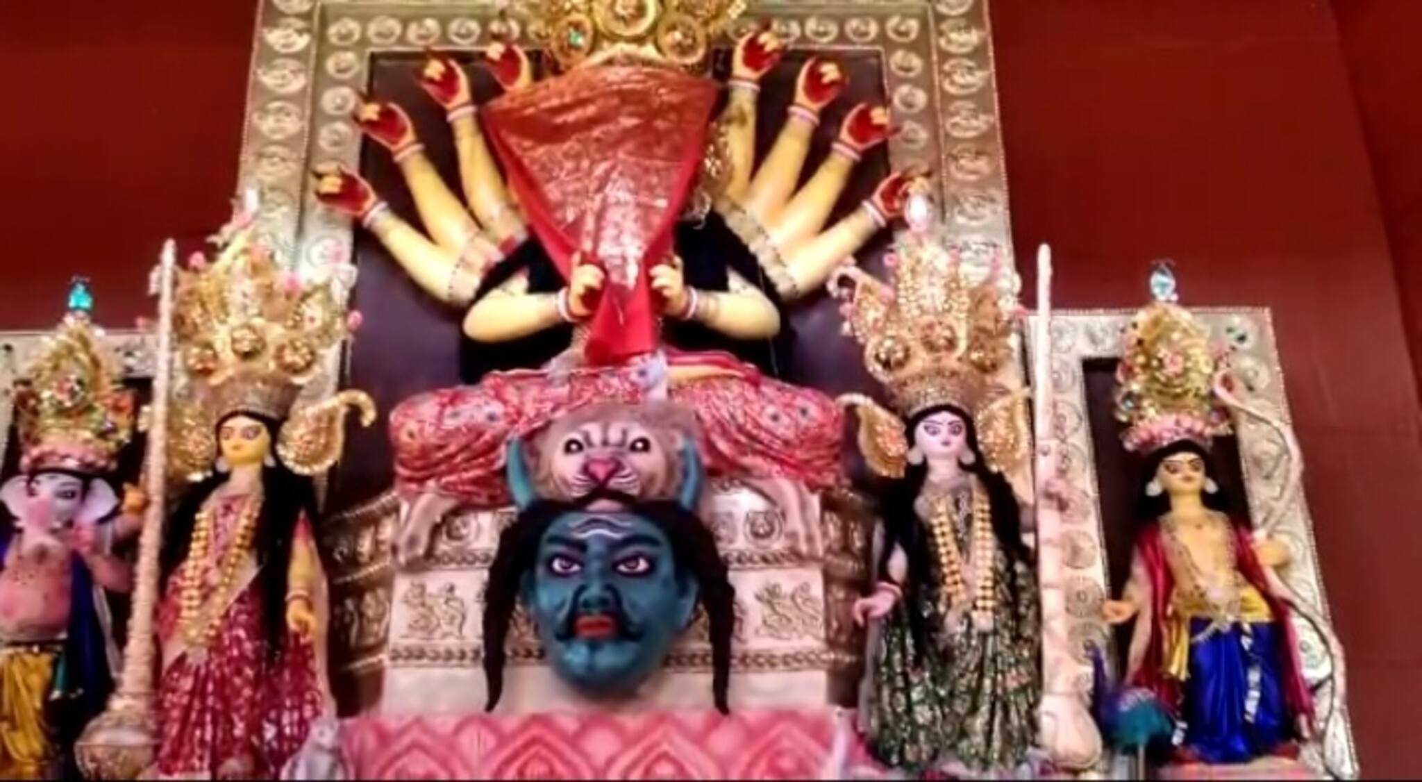 দুর্গাপুরে বিখ্যাত মণ্ডপ খুলে গেল দর্শকদের জন্য,  অপেক্ষায় আরও একটি