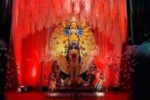মহা দশমীর পুজো পরিক্রমা, বিশেষ কিছু পুজো একজনকে