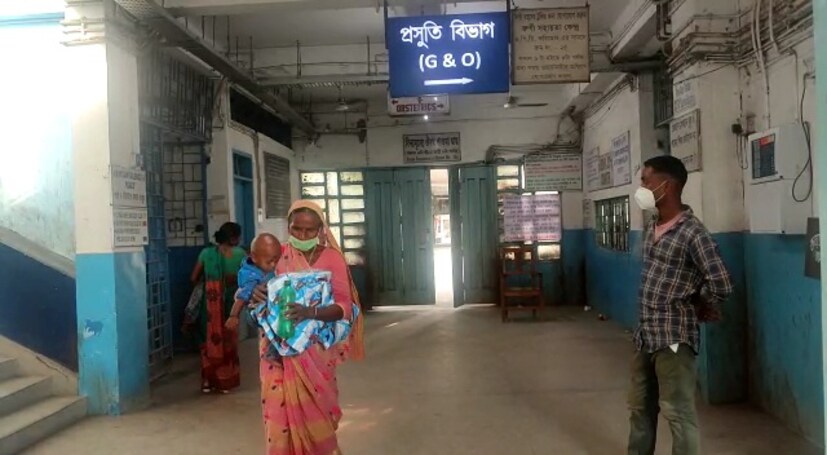 সুপারের পালটা দাবি, প্রতিটি বিভাগেরই বিশেষজ্ঞ চিকিৎসকেরা রোস্টার মেনেই ডিউটি করেছেন। শিশু বিভাগ থেকে সার্জারি বিভাগ। আর হাসপাতালে দৈনিক রোগী ভর্তি এবং মৃত্যুর সংখ্যা সে অর্থে অস্বাভাবিক নয়। দাবি, এই অনুপাতেই মৃত্যু হয় প্রতিদিন।