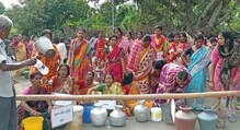 টানা ২০ দিন ধরে পানীয় জলহীন রানীগঞ্জের বল্লভপুর এলাকা, বিক্ষোভ স্থানীয়দের টানা ২০ দিন ধরে পানীয় জলহীন রানীগঞ্জের বল্লভপুর এলাকা, বিক্ষোভ স্থানীয়দের