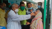 একাদশীর দিন অসহায় বৃদ্ধাদের নিয়ে বিজয়াদশমী পালন করলেন নবদ্বীপের বিধায়ক একাদশীর দিন অসহায় বৃদ্ধাদের নিয়ে বিজয়াদশমী পালন করলেন নবদ্বীপের বিধায়ক
