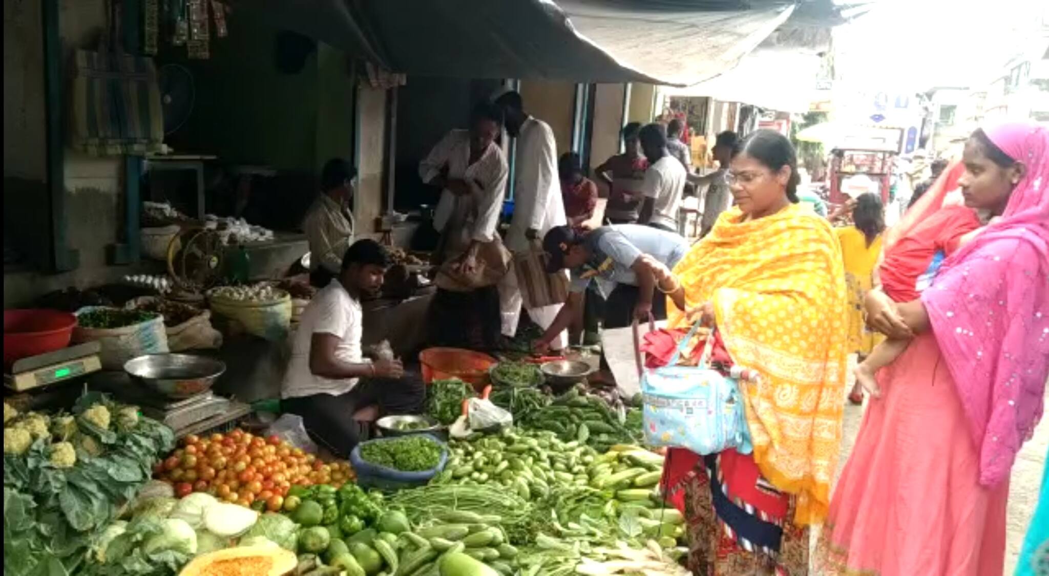 লক্ষ্মী পুজোর আগে বাজার দর অগ্নিমূল্য
