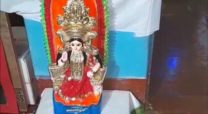 সিউড়ির কর্মকার বাড়ির ঐতিহ্যবাহী লক্ষ্মীপুজো, পুজোয় লাগে ইলিশ মাছ