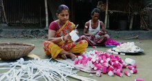 লক্ষ্মীপুজোর দিনেও চরম ব্যস্ত মালিপাড়ার লক্ষ্মীরা, দেখুন...