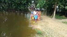 বৃষ্টির জেরে প্লাবিত পুকুর, জলমগ্ন ১৫ বাড়ি বৃষ্টির জেরে প্লাবিত পুকুর, জলমগ্ন ১৫ বাড়ি