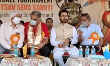 খড়গপুর তালবাগিচা ফুটবল প্রতিযোগিতার উদ্বোধনে উপস্থিত হিরণ চ্যাটার্জী খড়গপুর তালবাগিচা ফুটবল প্রতিযোগিতার উদ্বোধনে উপস্থিত হিরণ চ্যাটার্জী