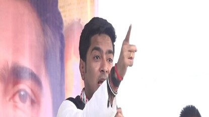 ত্রিপুরার মাটিতে বিজেপিকে বড় চ্যালেঞ্জ দিলেন অভিষেক বন্দ্য়োপাধ্যায়। ত্রিপুরার মাটিতে বিজেপিকে বড় চ্যালেঞ্জ দিলেন অভিষেক বন্দ্য়োপাধ্যায়।