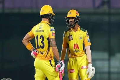 ধোনির দলের ধারাবাহিক ব্যাটসম্যান ঋতুরাজ এবং দু প্লেসি