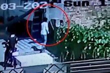 চুরি করতে গিয়ে কিছু না পেয়ে বাড়ির গেটই খুলে নিয়ে পালালো চোর ! চুরি করতে গিয়ে কিছু না পেয়ে বাড়ির গেটই খুলে নিয়ে পালালো চোর !