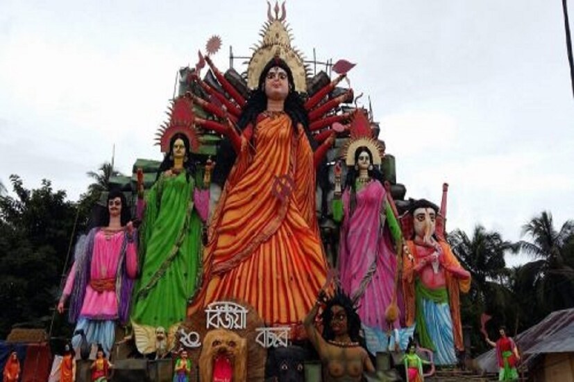 প্রতি বছরই চৌমুহনীতে বিভিন্ন আদলে দেশি ও আন্তর্জাতিক পুরাকীর্তির অনুকরণে মণ্ডপ তৈরি করা হয়। প্রতি বছরই বিজয়া সার্বজনীন দুর্গা মন্দিরের পক্ষ থেকে আলাদা কিছু করার চেষ্টা করা হয়ে দুর্গাপুজোকে কেন্দ্র করে। 