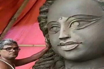এত বড় দুর্গা প্রতিমা, তাক লাগিয়ে দিয়েছিল বাংলাদেশের এই পুজো! প্রতিবারই থাকে চমক