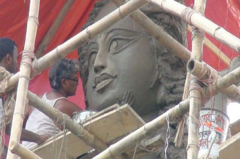 যেমন লক্ষ্মী প্রতিমার উচ্চতা ছিল ৪৫ ফুট, সরস্বতী প্রতিমা ৪০ ফুট, গণেশ মূর্তির উচ্চতা ছিল ৩৫ ফুট এবং কার্তিক মূর্তির উচ্চতা ছিল ৩০ ফুট। মোট খরচ হয়েছিল ৩৫ লক্ষ টাকা।