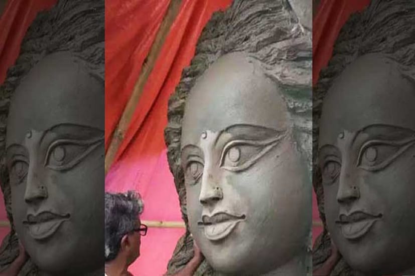 ৫ মাস প্রতিদিন ১৬ ঘণ্টা করে করে খেটে ২৫ থেকে ৩০ জনের শিল্পীদের দল গড়ে তুলেছিলেন এই পুজো। মূল দায়িত্বে ছিলেন মৃৎশিল্পী অমল পাল। 
