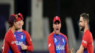 অস্ট্রেলিয়ার বিরুদ্ধে অনবদ্য বল করলেন ক্রিস ওকস।