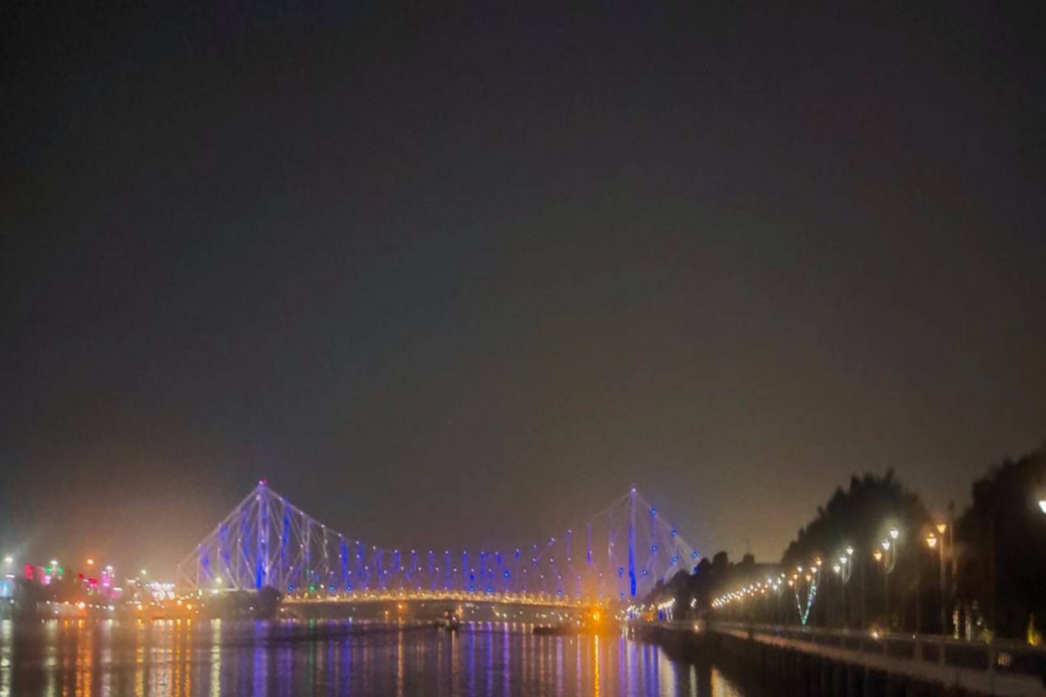 100 crore Vaccine| Howrah Bridge| একশো কোটি টিকাদানের আনন্দসন্ধ্যায় আলোর মালায় সাজল হাওড়া ব্রিজ Pics