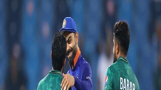 ম্যাচ শেষে পাকিস্তানের
রিজওয়ানকে অভিনন্দন বিরাট কোহলির ম্যাচ শেষে পাকিস্তানের
রিজওয়ানকে অভিনন্দন বিরাট কোহলির