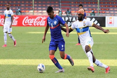 শ্রীলঙ্কার রক্ষণে এভাবেই আটকে গেল ভারত