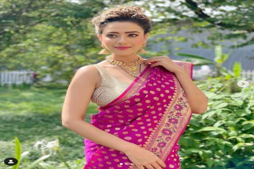 তাঁর ফ্যান ফলোয়িং প্রচুর৷ সোশ্যাল মিডিয়া হ্যান্ডেলে তাঁর ছবি শেয়ার করার সঙ্গে সঙ্গেই ভাইরাল হয়ে যায়৷ Photo Courtesy- Madlasa / Indtagram