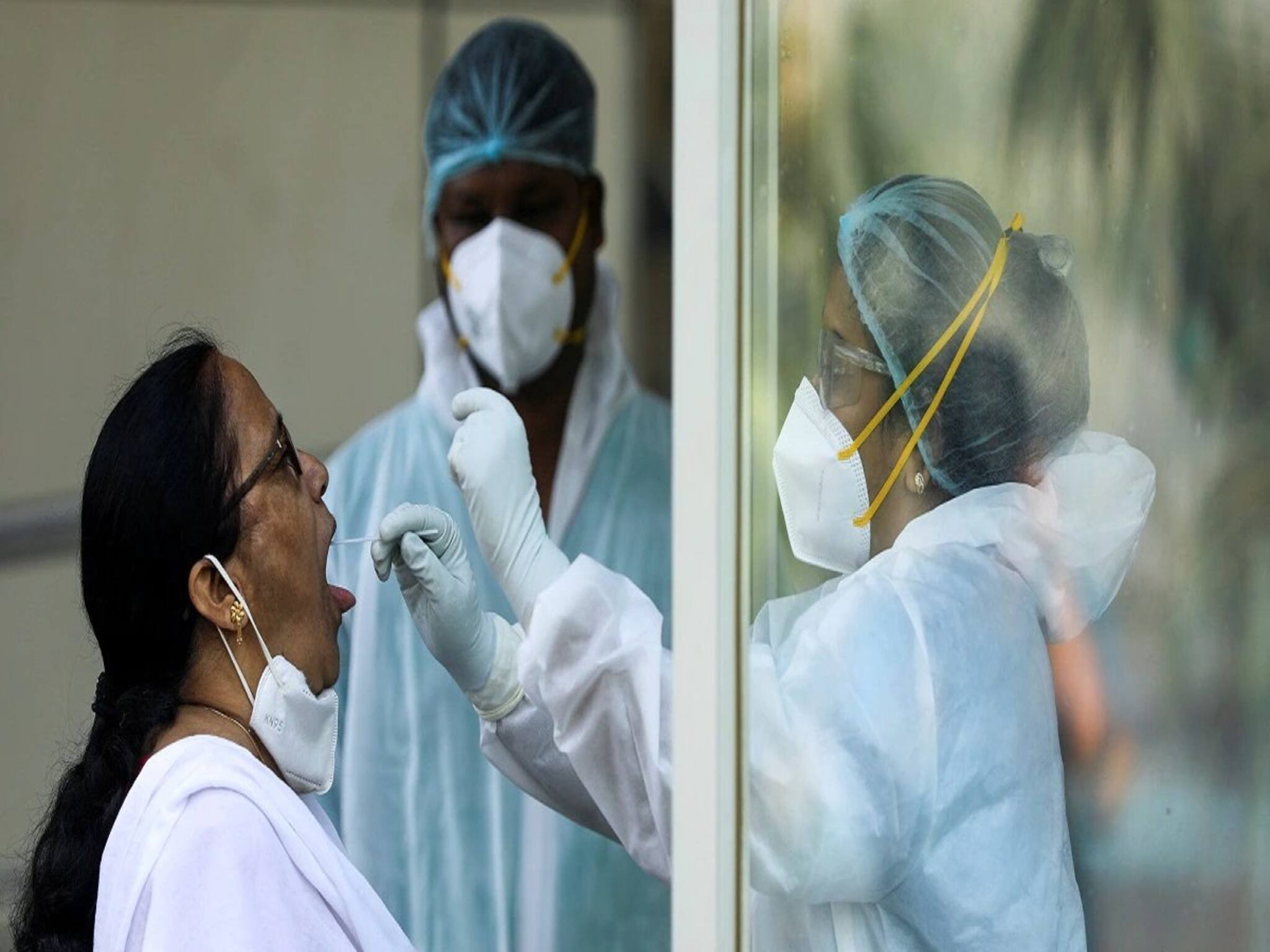 WB Covid update| রাজ্যে সংক্রমণ একটু কমলেও ভয় দেখাচ্ছে দুই জেলা আর পজিটিভিটি রেট