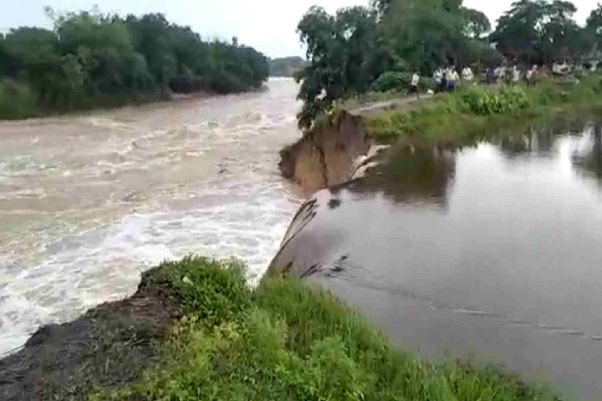 Bangla News | Ajay River Flood: অজয়ের বাঁধ ভেঙে বানভাসি বর্ধমানের বিস্তীর্ণ এলাকা, দুর্গতদের পাশে মন্ত্রী অরূপ বিশ্বাস
